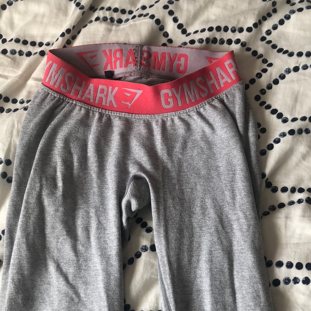 Gym shark leggings!